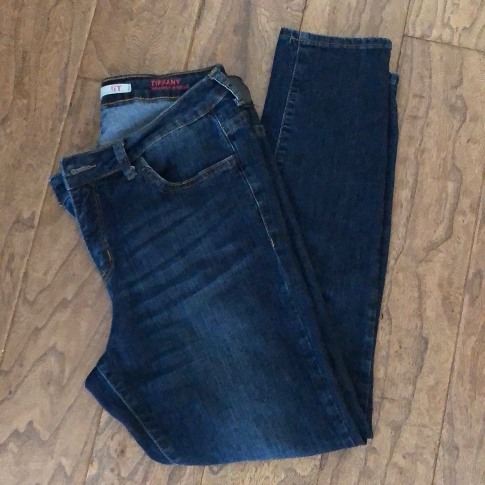 It ankle skinny jeans